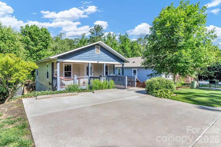 Property Photo:  4 McKinley Avenue  NC 28803 