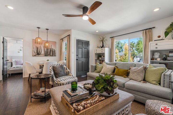 Property Photo: 17400 Martha St CA 91316