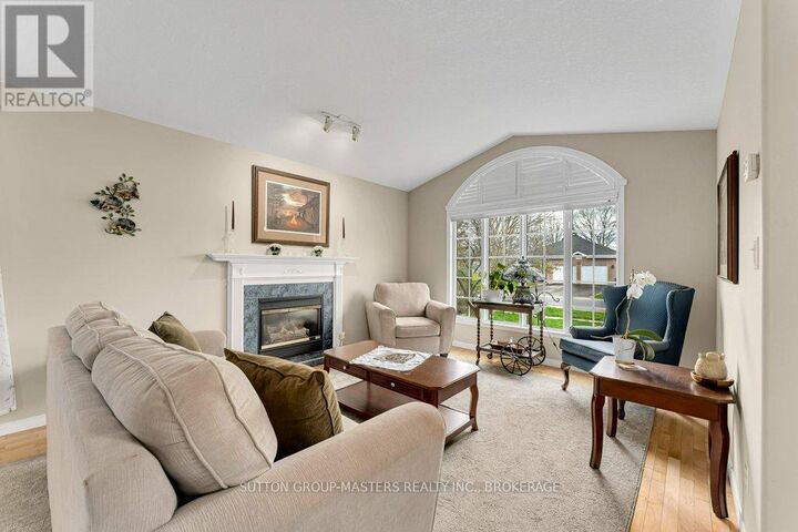 Property Photo: 530 Sackville Crescent ON K7M 8W3