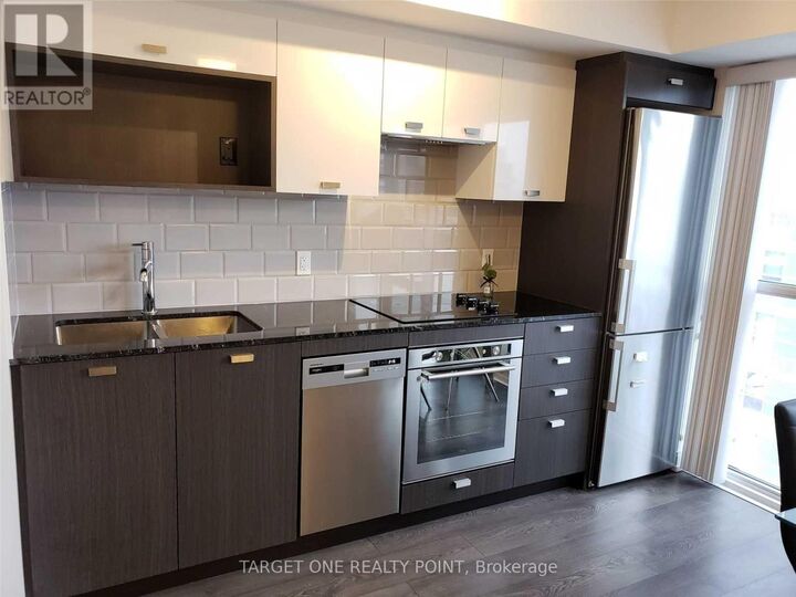Property Photo: 275 Village Green Square 2817 ON M1S 0L8