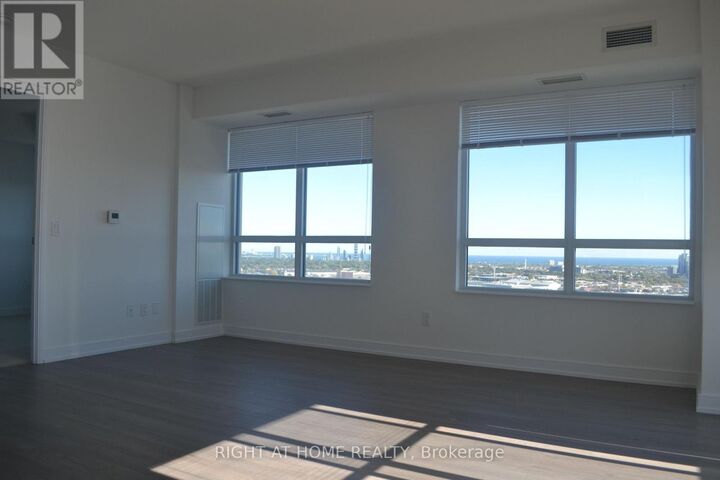 Property Photo:  20 Thomas Riley Road 2109  ON M9B 0C3 