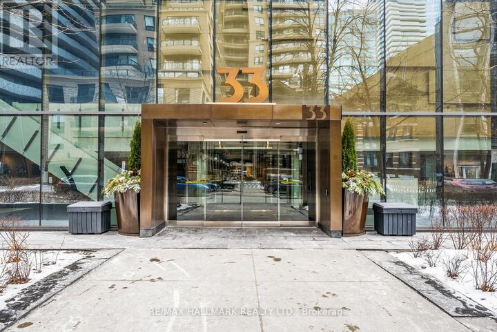 Property Photo:  33 Charles Street East 2908  ON M4Y 0A2 