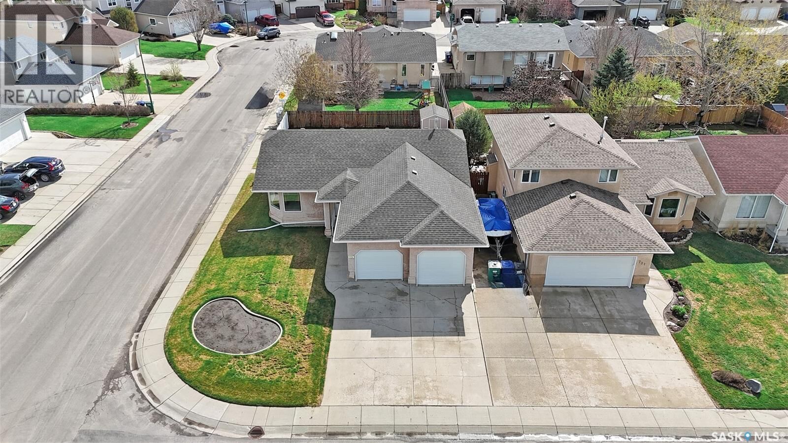 Property Photo: 735 Fairbrother Avenue SK S7S 1H8