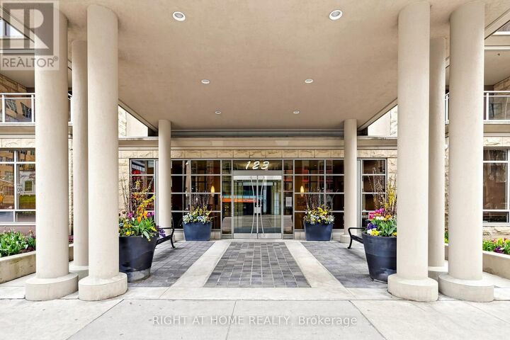 Property Photo:  123 Eglinton Avenue East Ph4  ON M4P 1J2 
