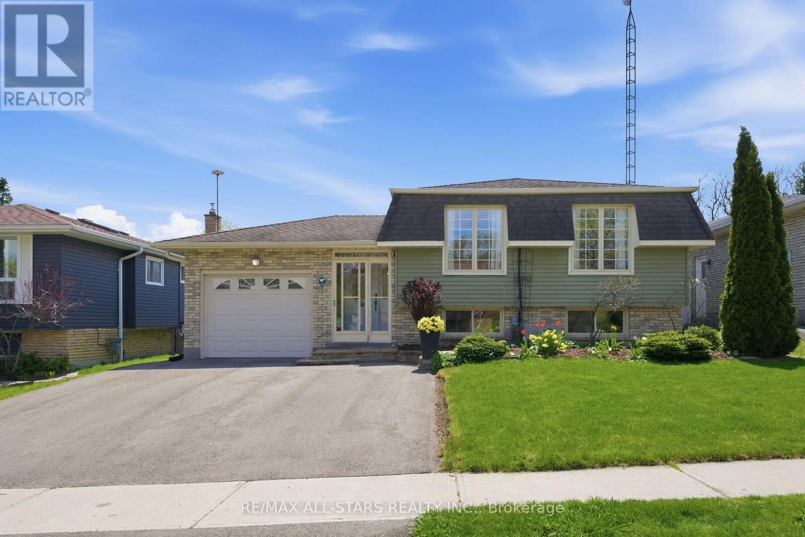 Property Photo:  39 Orchard Road  ON L9L 1G6 