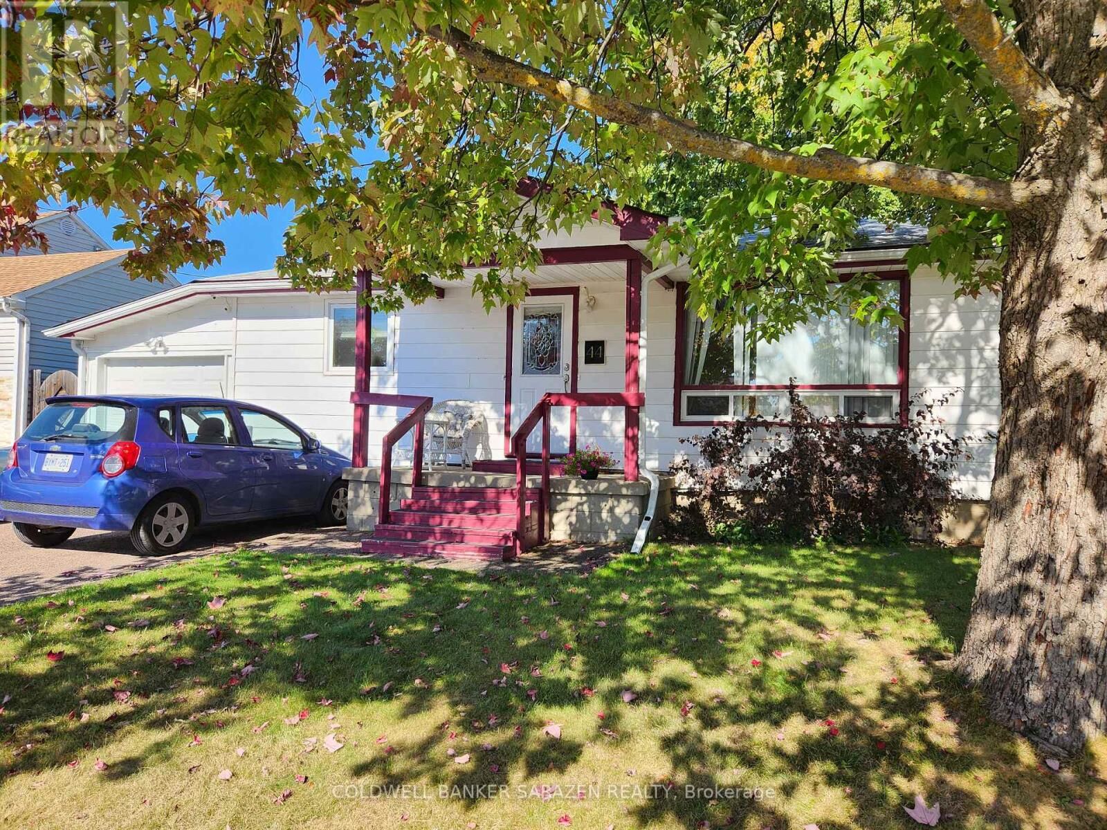 Property Photo:  44 Third Avenue  ON K7S 1Y5 