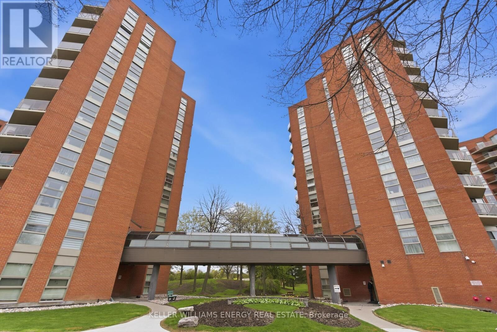 Property Photo:  10 Dean Park Road 719  ON M1B 3G8 