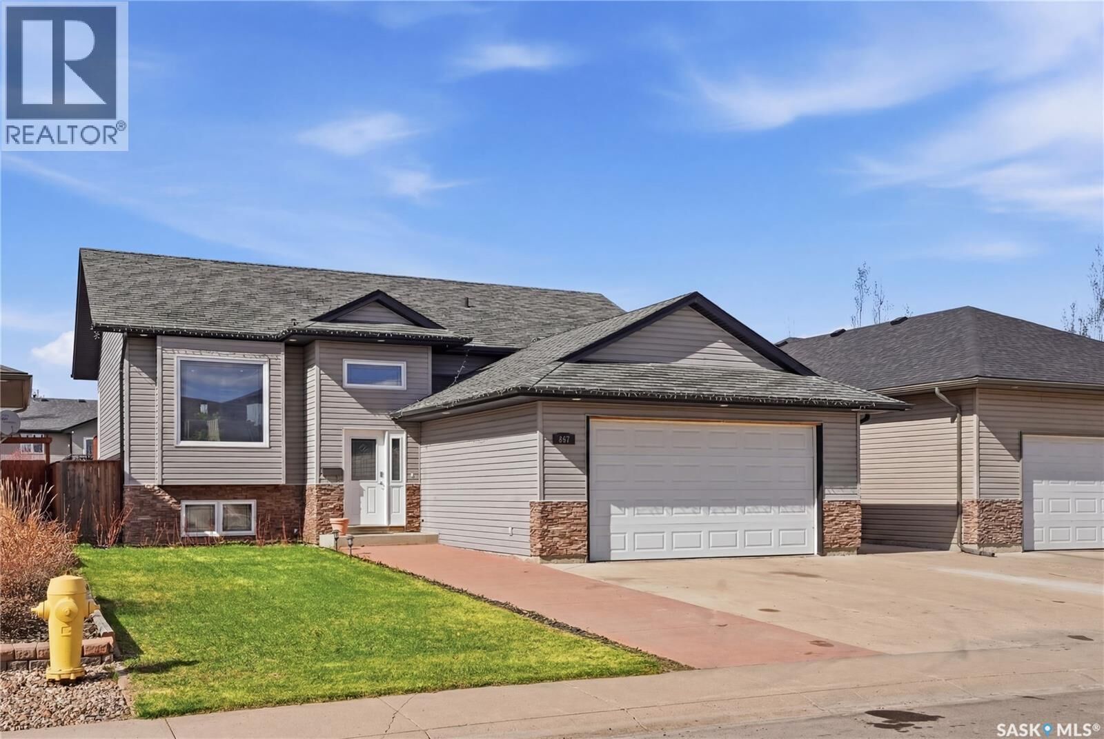 Property Photo:  817 Columbia Way  SK S0K 0A2 