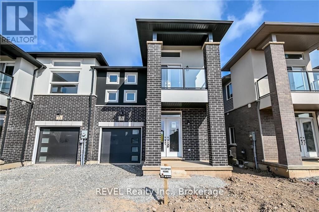 Property Photo:  77 Renfrew Trail Upper  ON L3C 0K2 