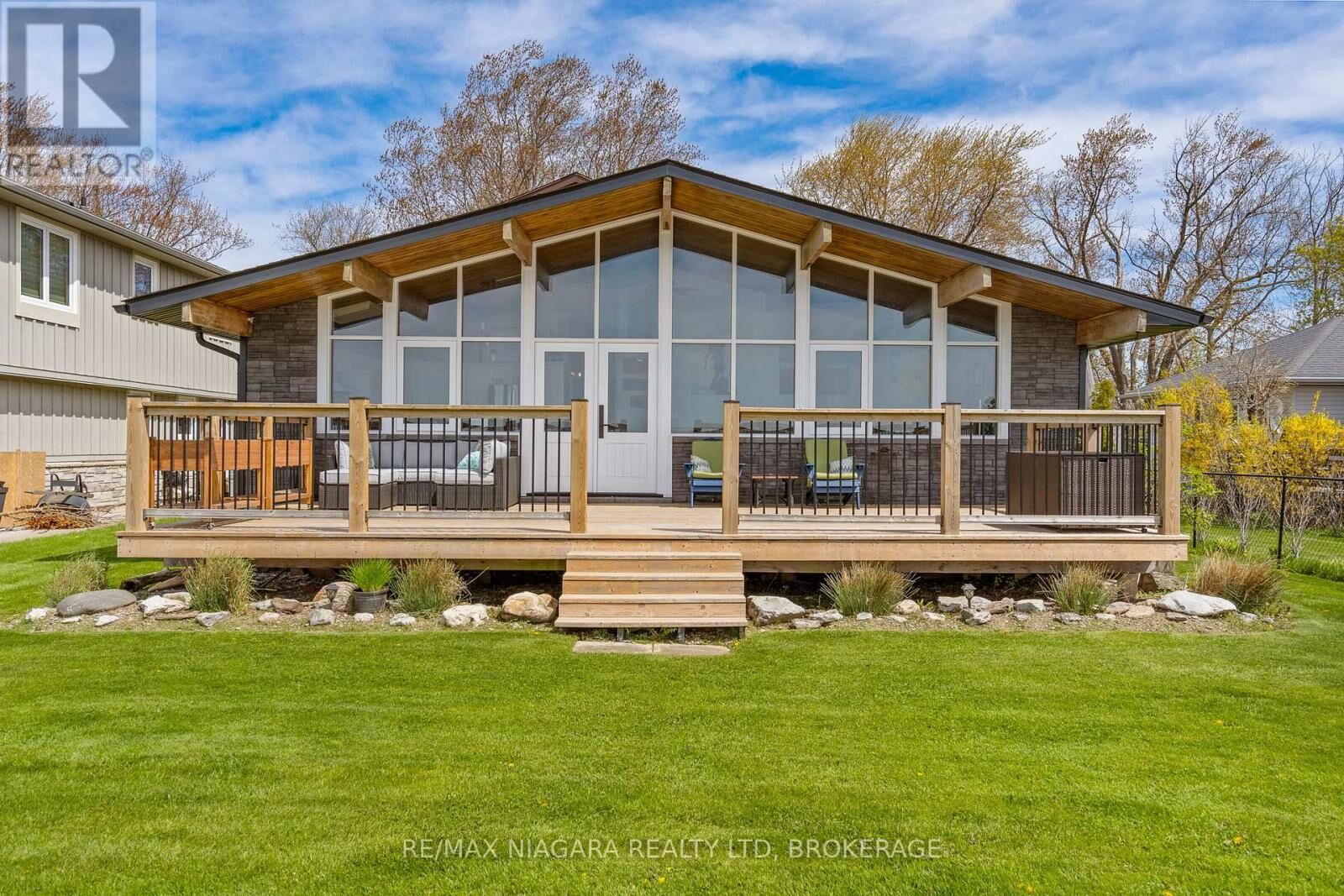 Property Photo:  10825 Lakeshore Road West  ON L3K 5V4 