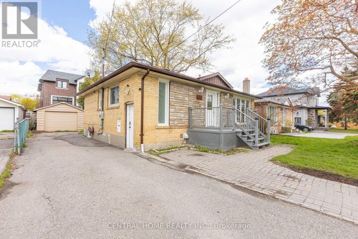 Property Photo: 307 Boisdale Avenue ON L4C 1R4