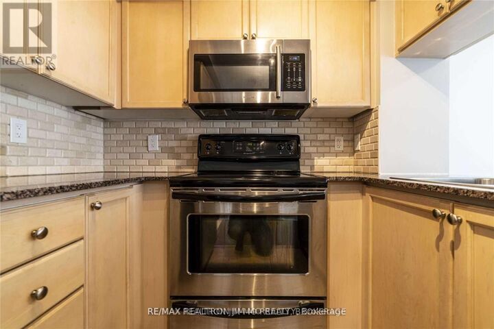 Property Photo: 4090 Living Arts Drive 2212 ON L5B 4M8