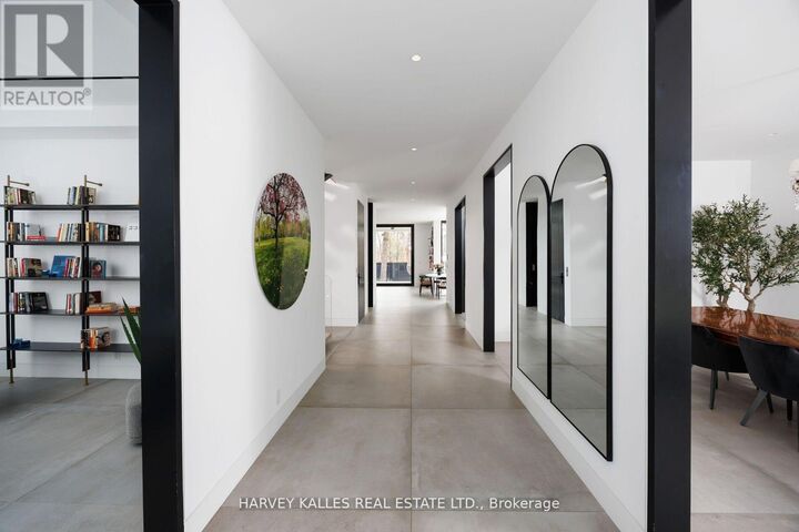 Property Photo:  5 Dewbourne Avenue  ON M5P 1Z1 