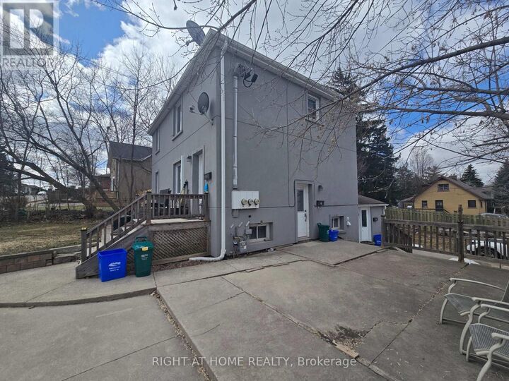 Property Photo:  18 Ewing Street 2  ON L7G 2P7 