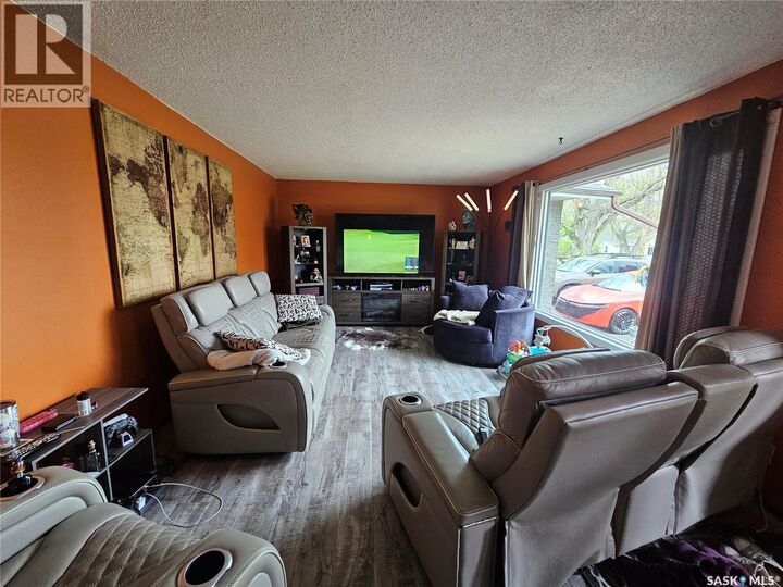 Property Photo:  1204 North Railway Street E  SK S9H 1E7 