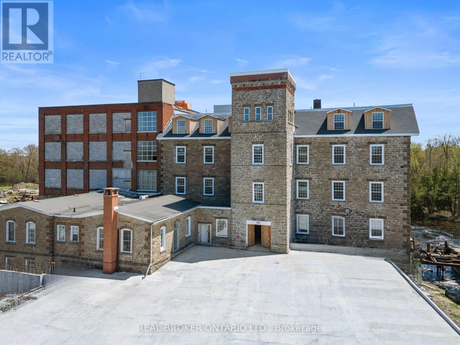 Property Photo:  150 Mill Street 207  ON K7C 1T4 