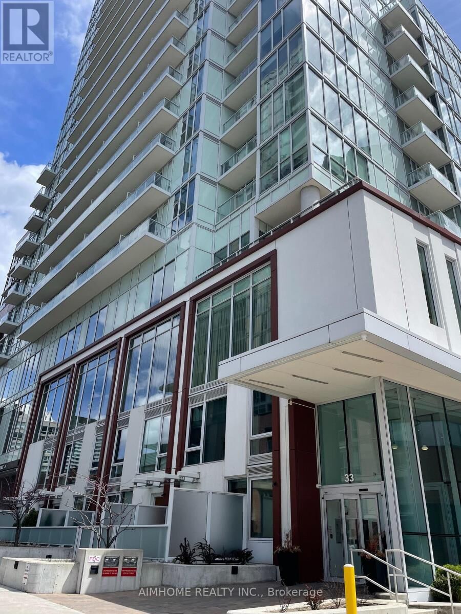 Property Photo:  33 Helendale Avenue 1613  ON M4R 0A4 