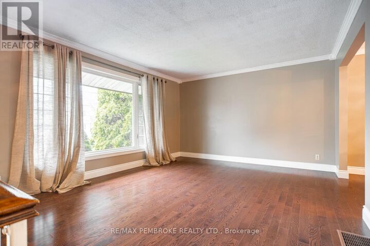 Property Photo:  486 Irving Street  ON K8A 2T4 