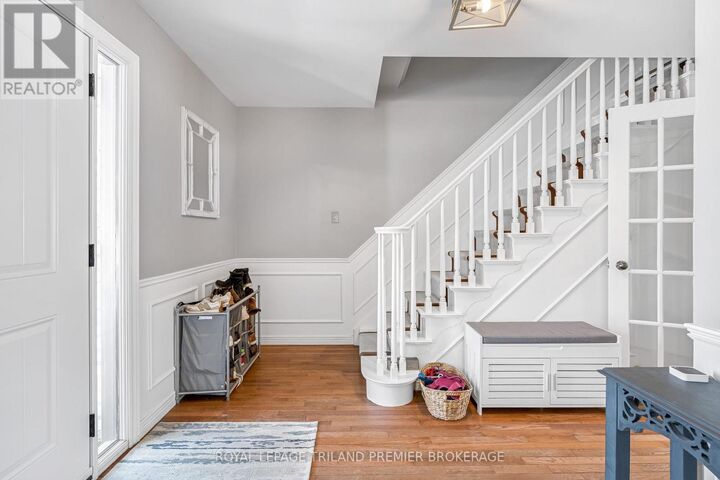 Property Photo:  31 Foxcroft Crescent  ON N6K 3A3 