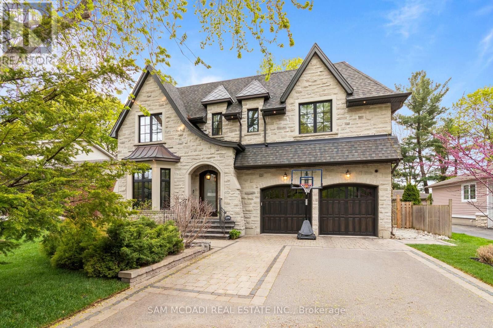 Property Photo:  1134 Welwyn Drive  ON L5J 3J3 