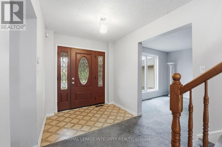 Property Photo:  2133 Lenester Avenue  ON K2A 4A9 