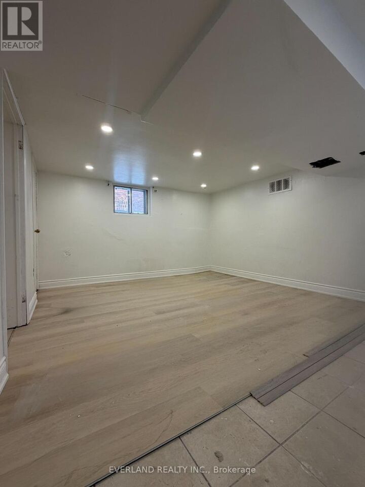 Property Photo:  247 Belgravia Avenue Lower Unit  ON M6E 2M9 