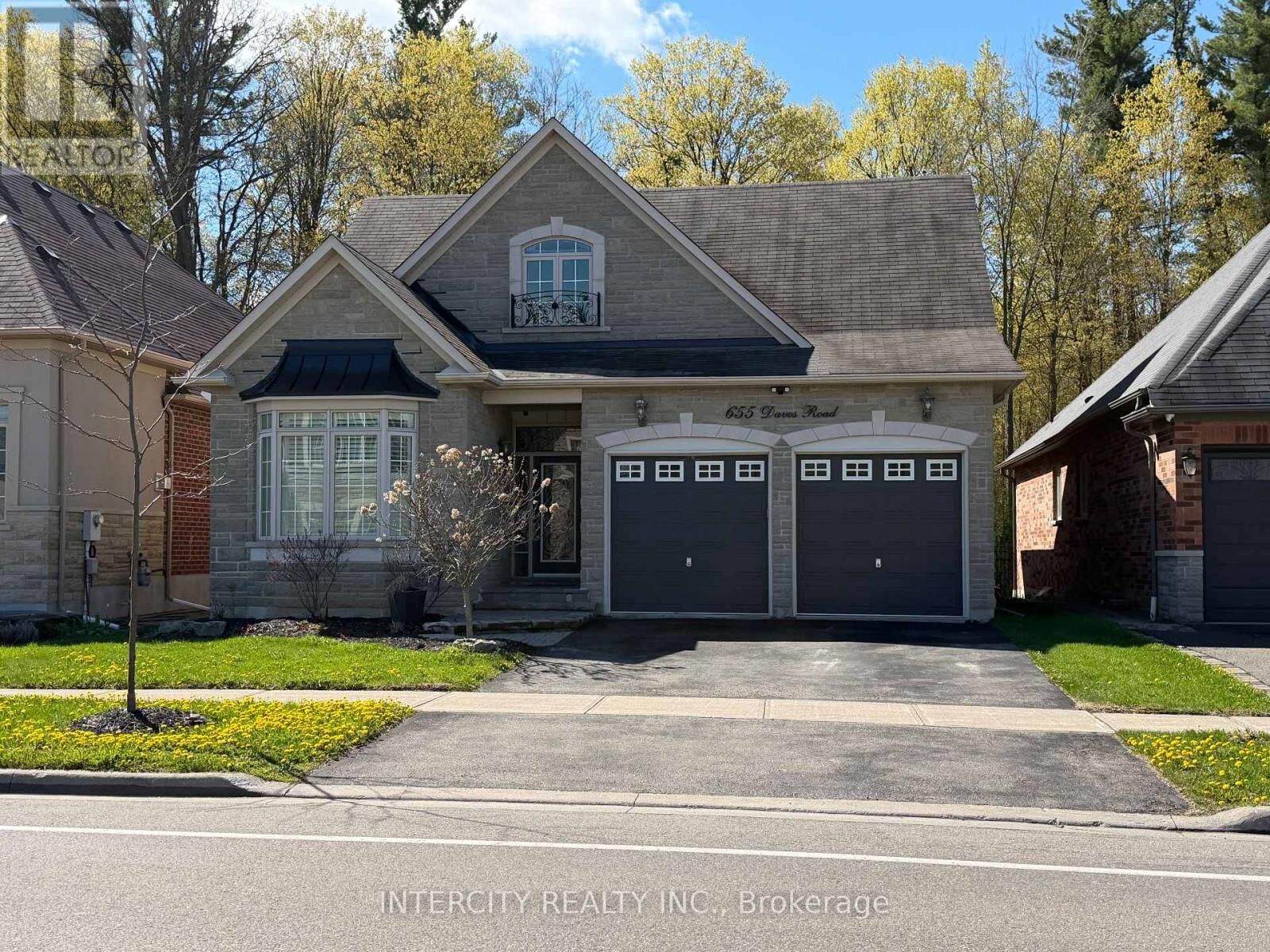 Property Photo:  655 Davos Road  ON L4H 0Y3 