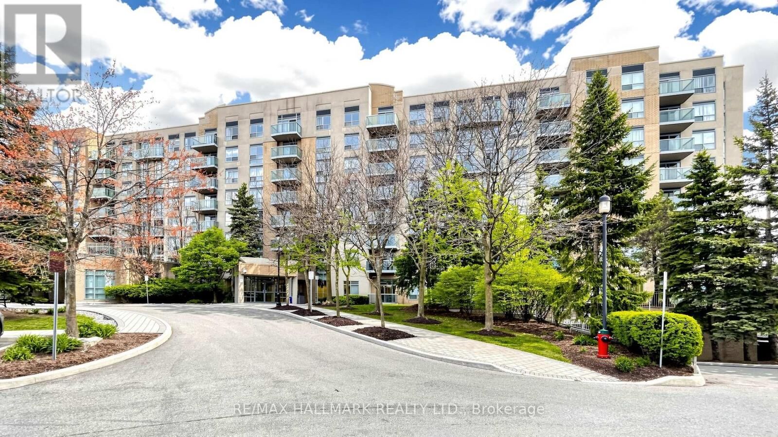 Property Photo: 3 Ellesmere Street 106 ON L4B 4N2