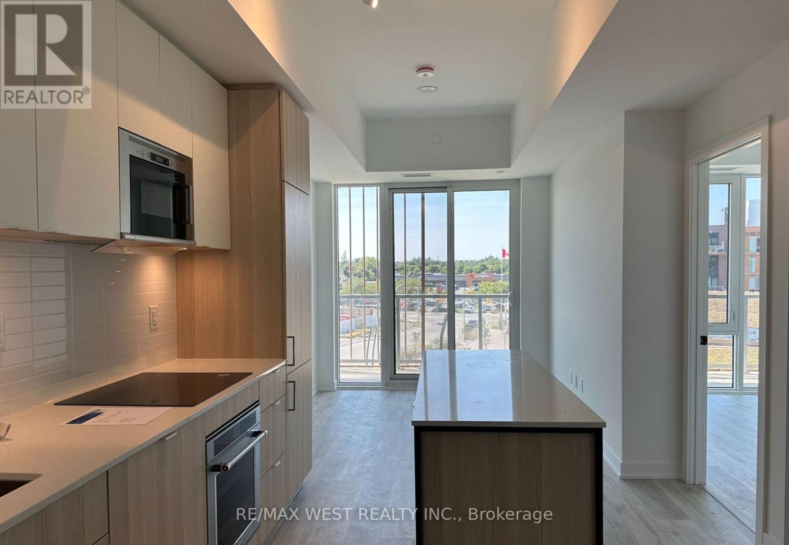 Property Photo:  220 Missinnihe Way 424  ON L5H 0A9 