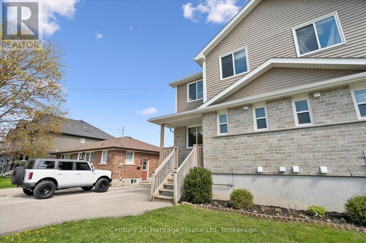 Property Photo:  126 Forfar Street East  ON N1M 1B2 