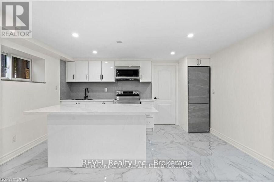 Property Photo: 462 C Carlton Street ON L2M 4X1