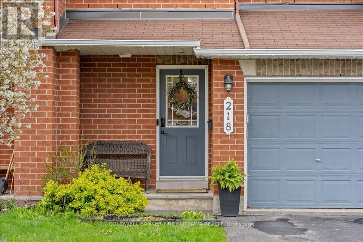 Photo de la propriété: 218 Flamborough Way ON K2W 1G5