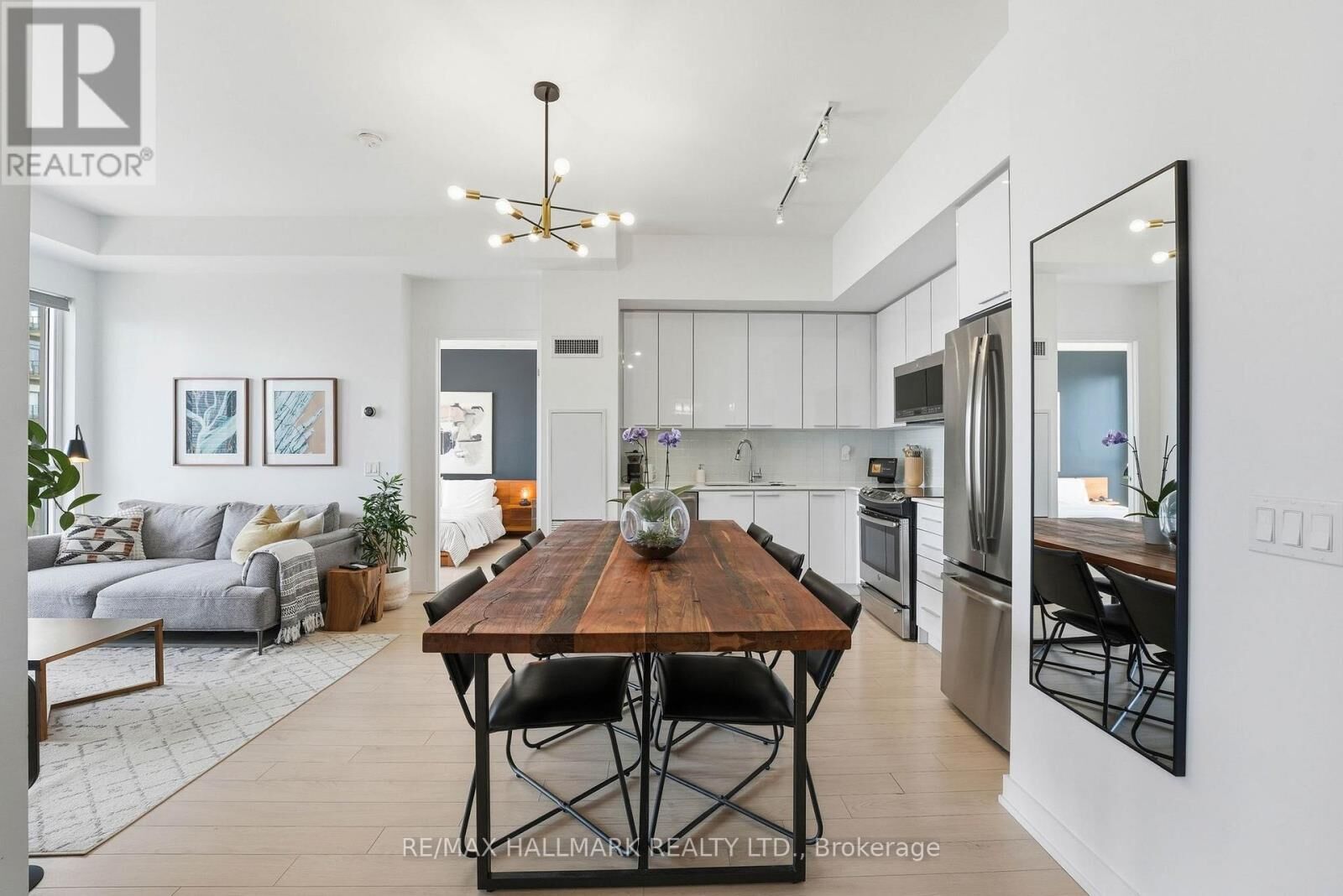 Property Photo: 10 Park Lawn Road 4310 ON M8V 0H9