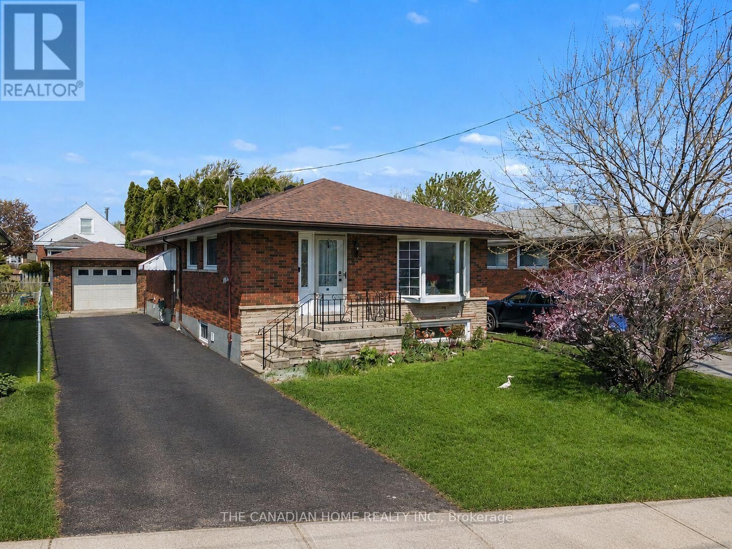 Property Photo:  196 Tuxedo Ave Avenue  ON L8K 2S4 