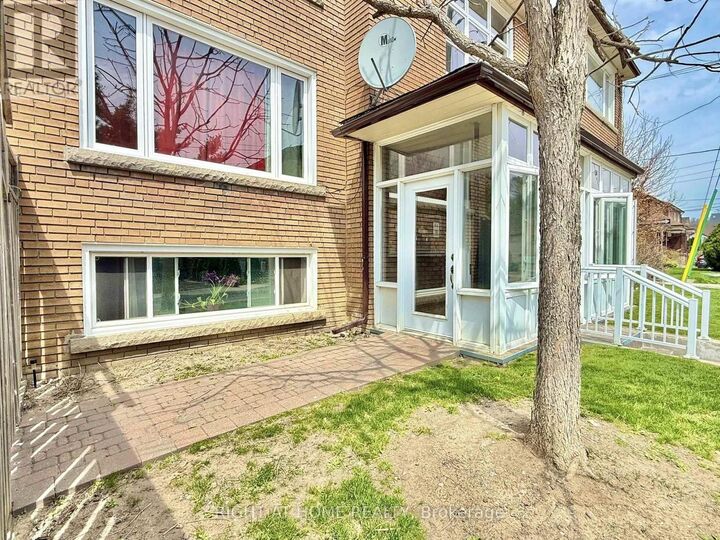Property Photo:  20 Belvidere Avenue 3  ON M6C 1P5 