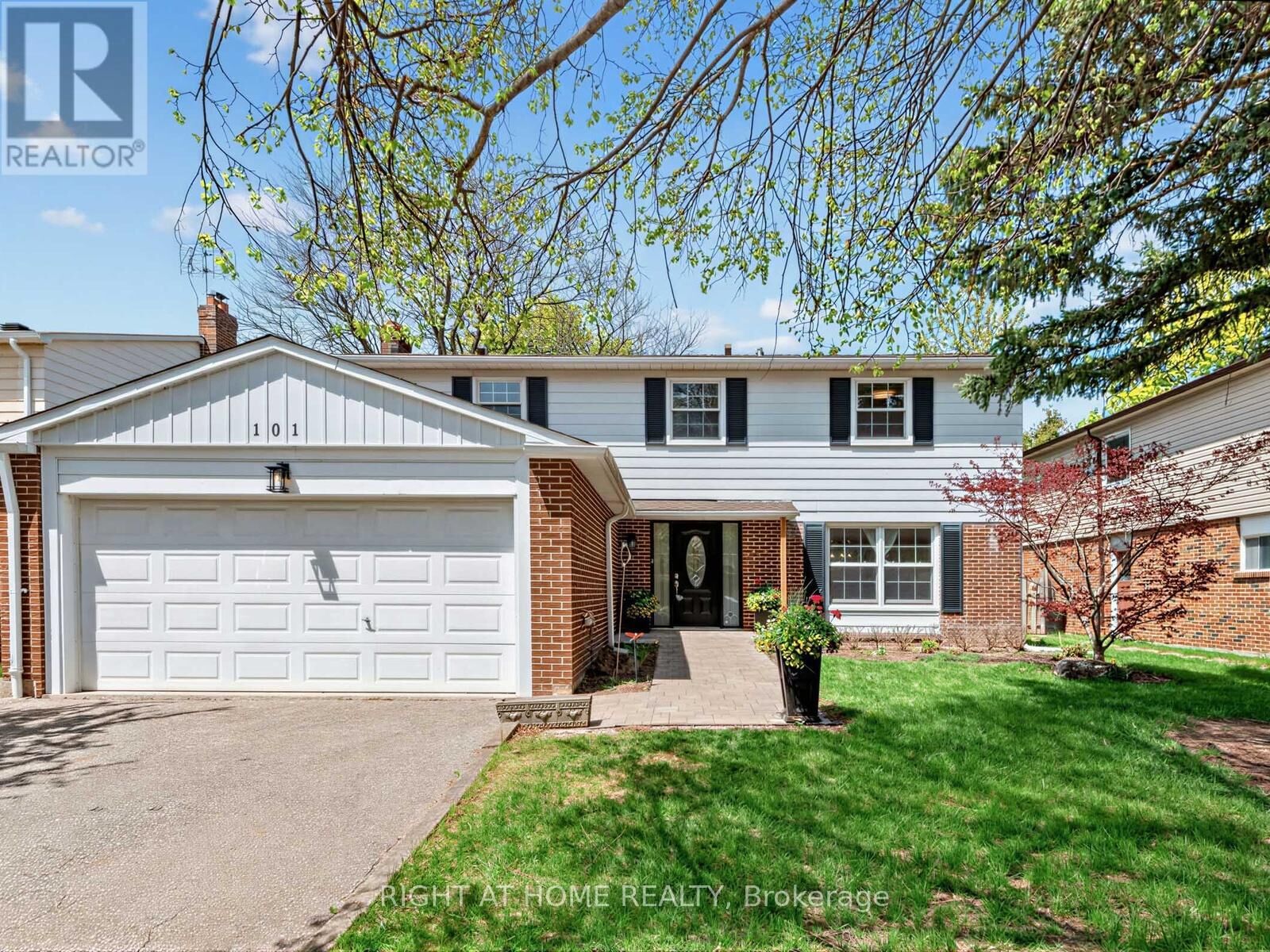 Property Photo:  101 Holsworthy Crescent  ON L3T 4C5 
