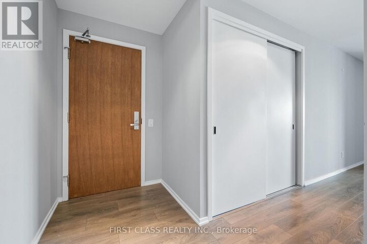 Property Photo:  783 Bathurst Street 413  ON M5S 0A8 