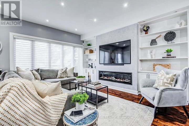 Property Photo:  888 Fourth Street  ON L5E 1J6 