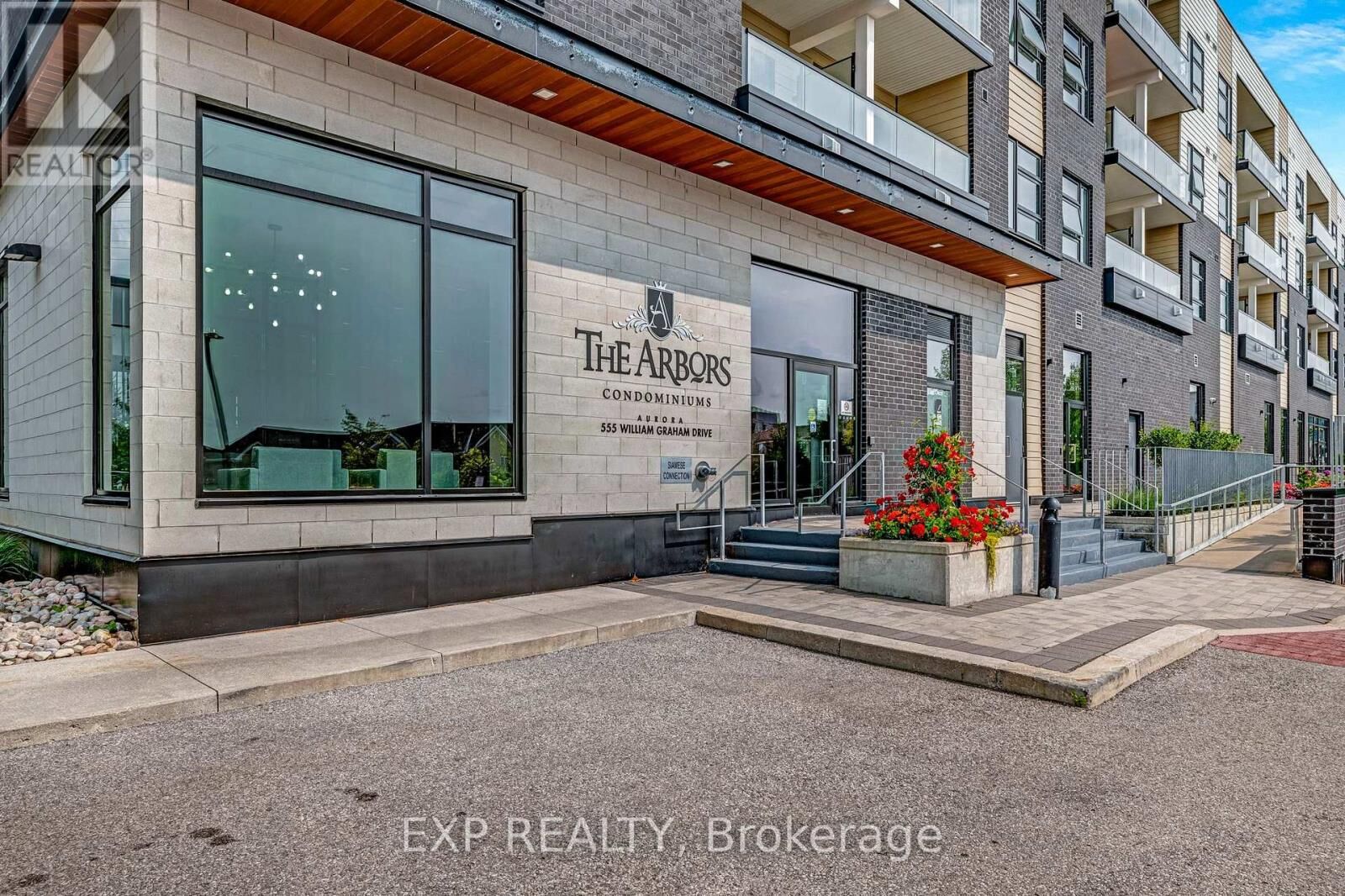 Property Photo:  555 William Graham Drive 115  ON L4G 7C4 