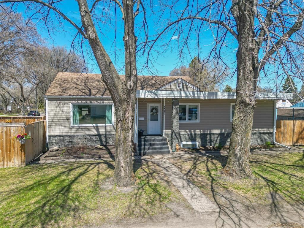 Property Photo: 2239 Van Horne Avenue MB R7B 0P8