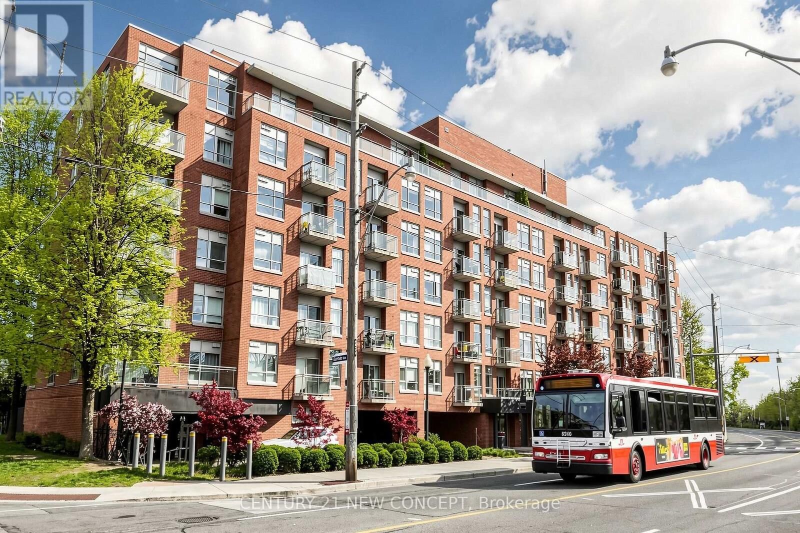 Property Photo: 2495 Dundas Street West 614 ON M6P 1X4
