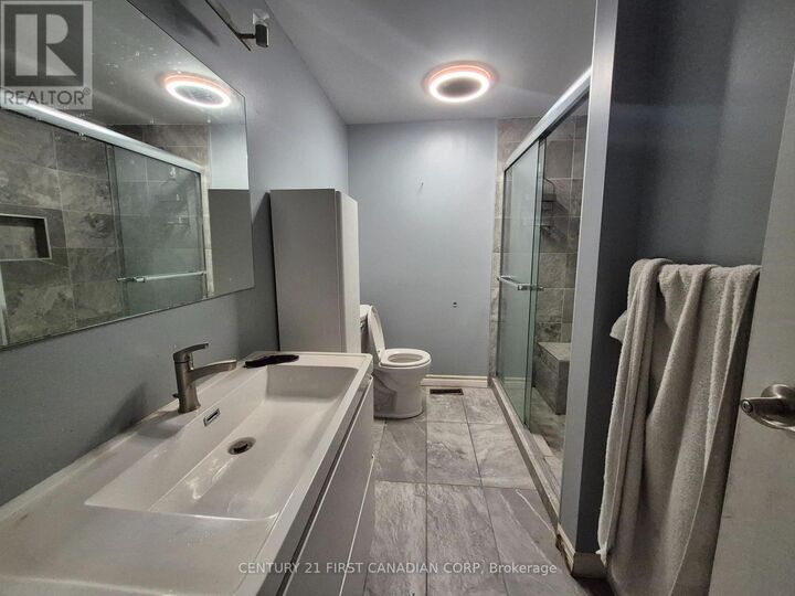 Property Photo: 110 Deveron Crescent 26 ON N5Z 4W7