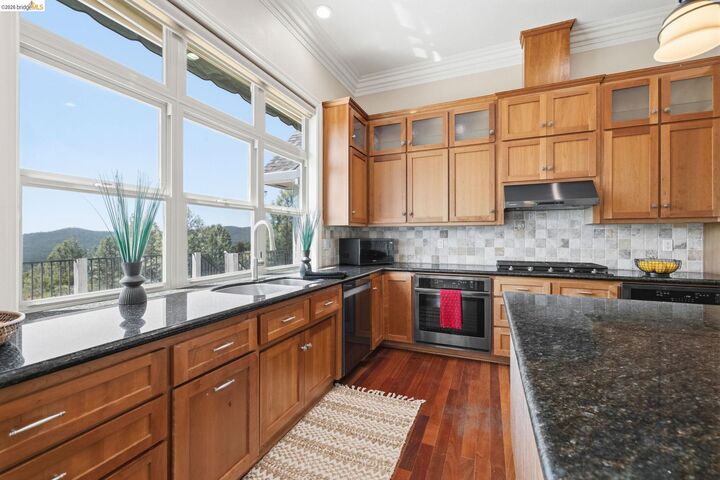 Property Photo: 16464 Crestridge Ave CA 95370