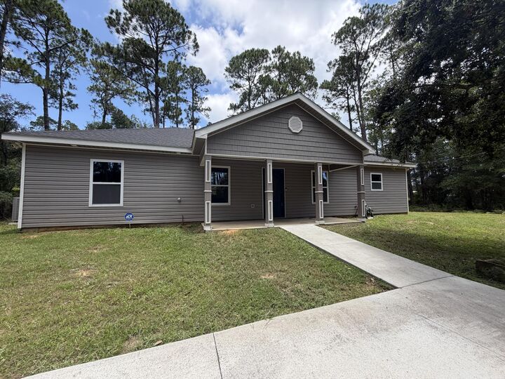 Property Photo:  130 Emmons Lane  FL 32506 