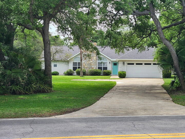 Property Photo: 709 Main Street FL 32541