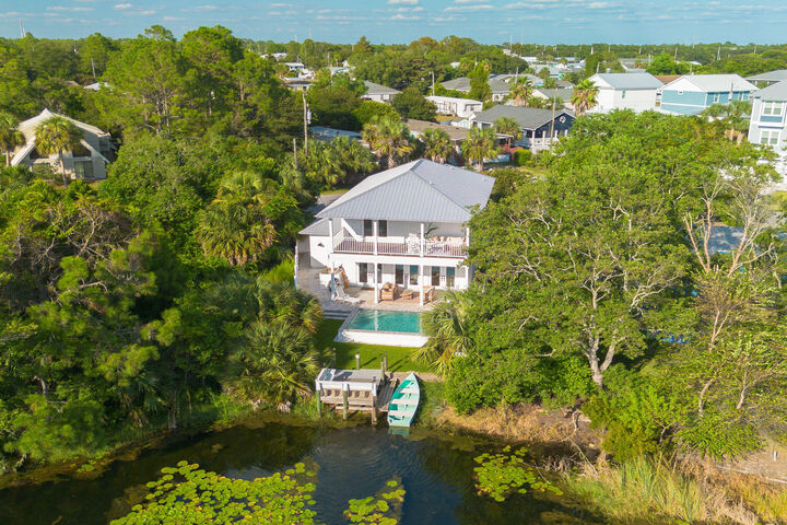 Property Photo: 20613 First Avenue FL 32413