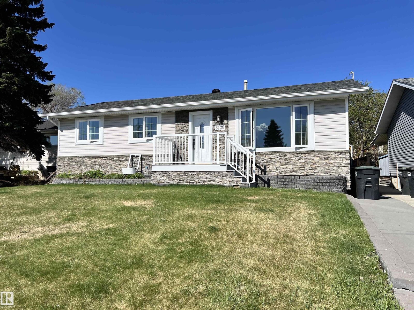 Property Photo:  5120 48 Street  AB T0A 0K0 