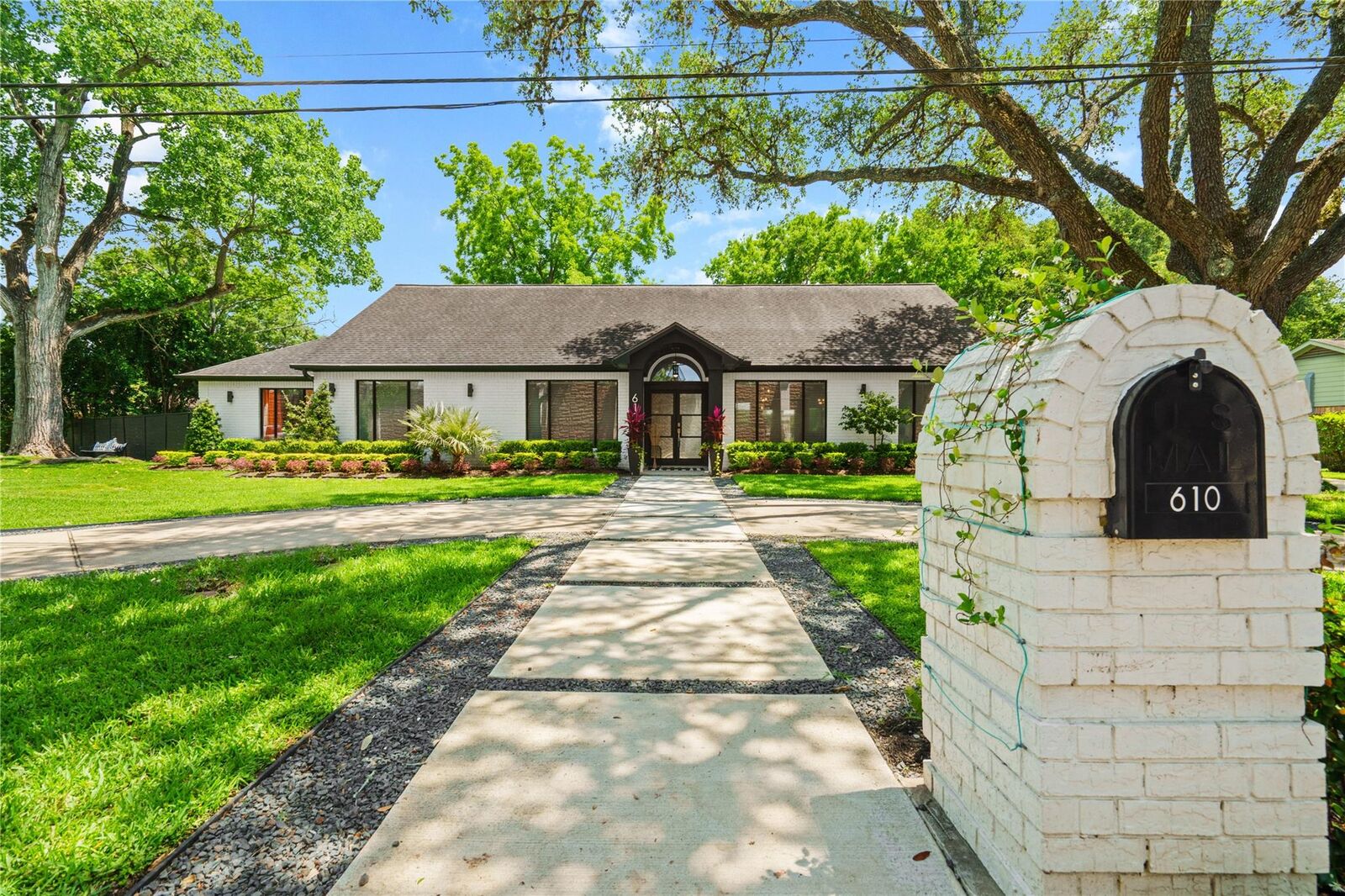 Property Photo: 610 Piedmont Street TX 77478