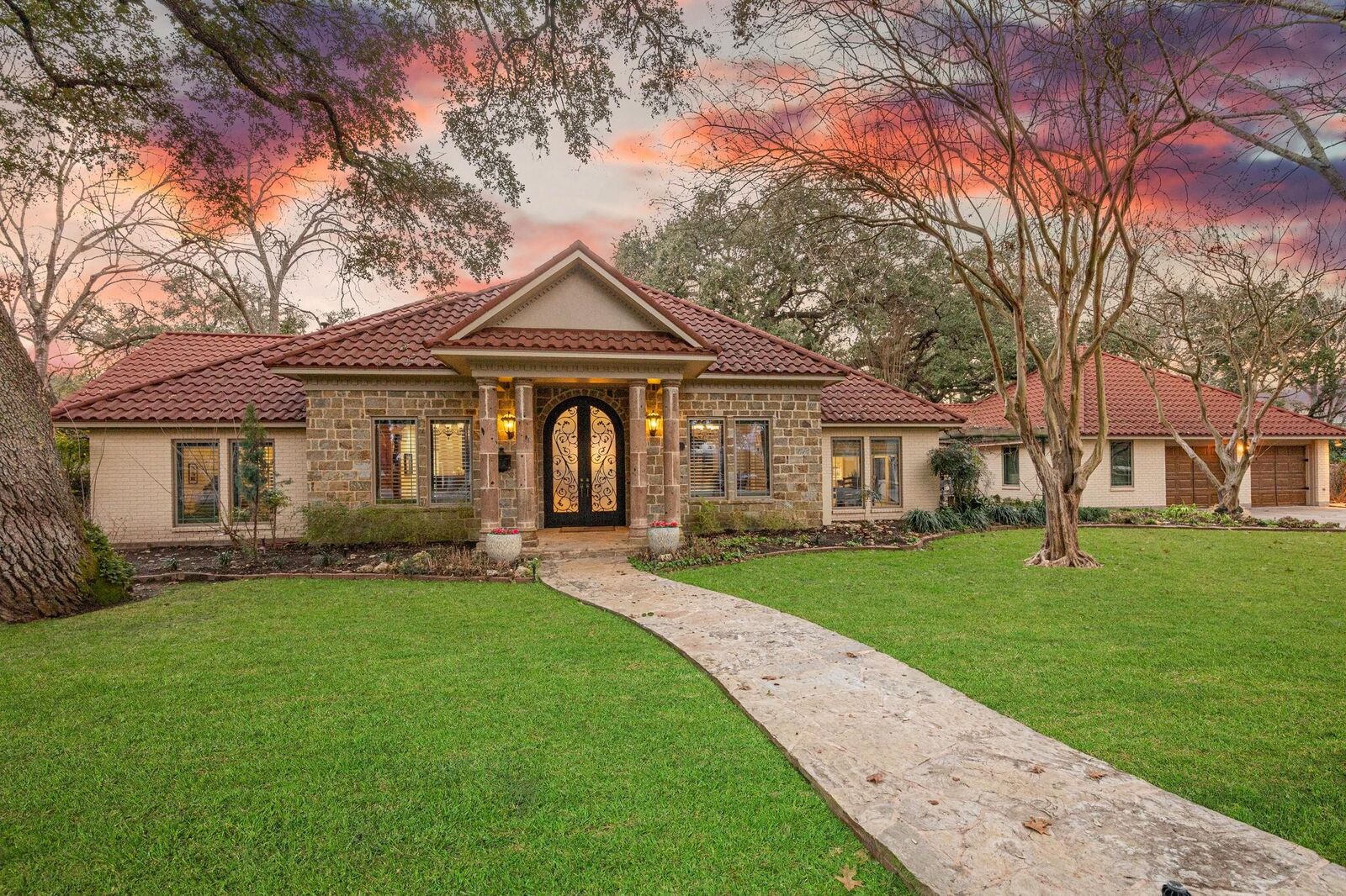 Property Photo: 1524 Travis Street TX 78934