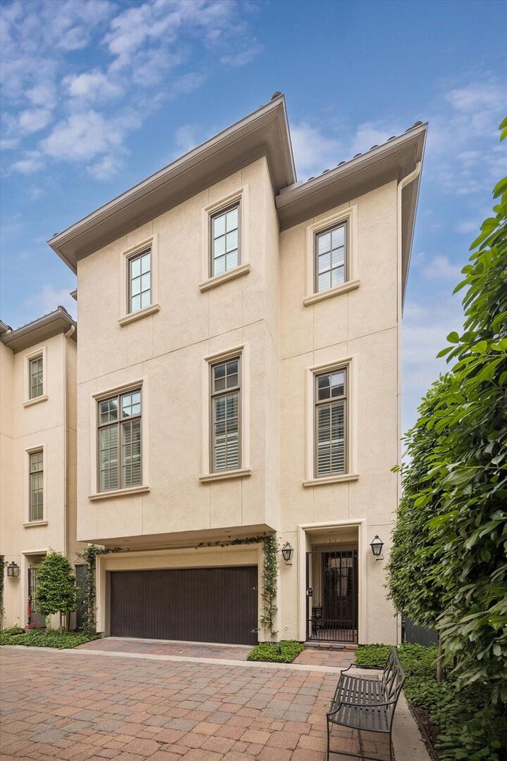 Property Photo:  2407 Brazoria Street A  TX 77019 